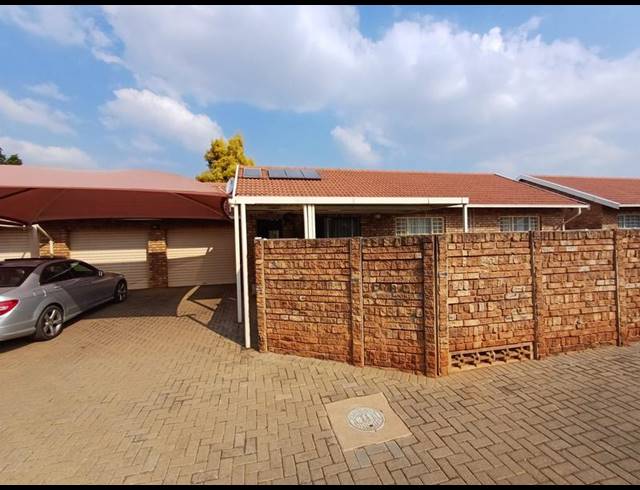 3 BEDROOM TOWNHOUSE FOR SALE IN DORANDIA